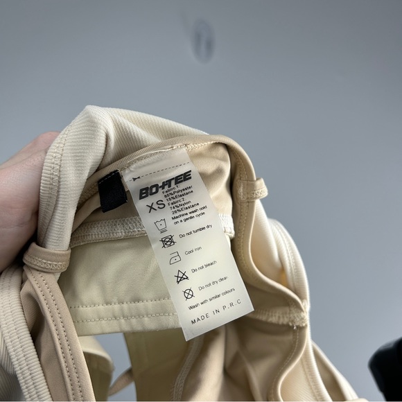 Bo+Tee Layered Keyhole Sports Bra Athletic Top Workout Tank Cream Size XS - Picture 10 of 15